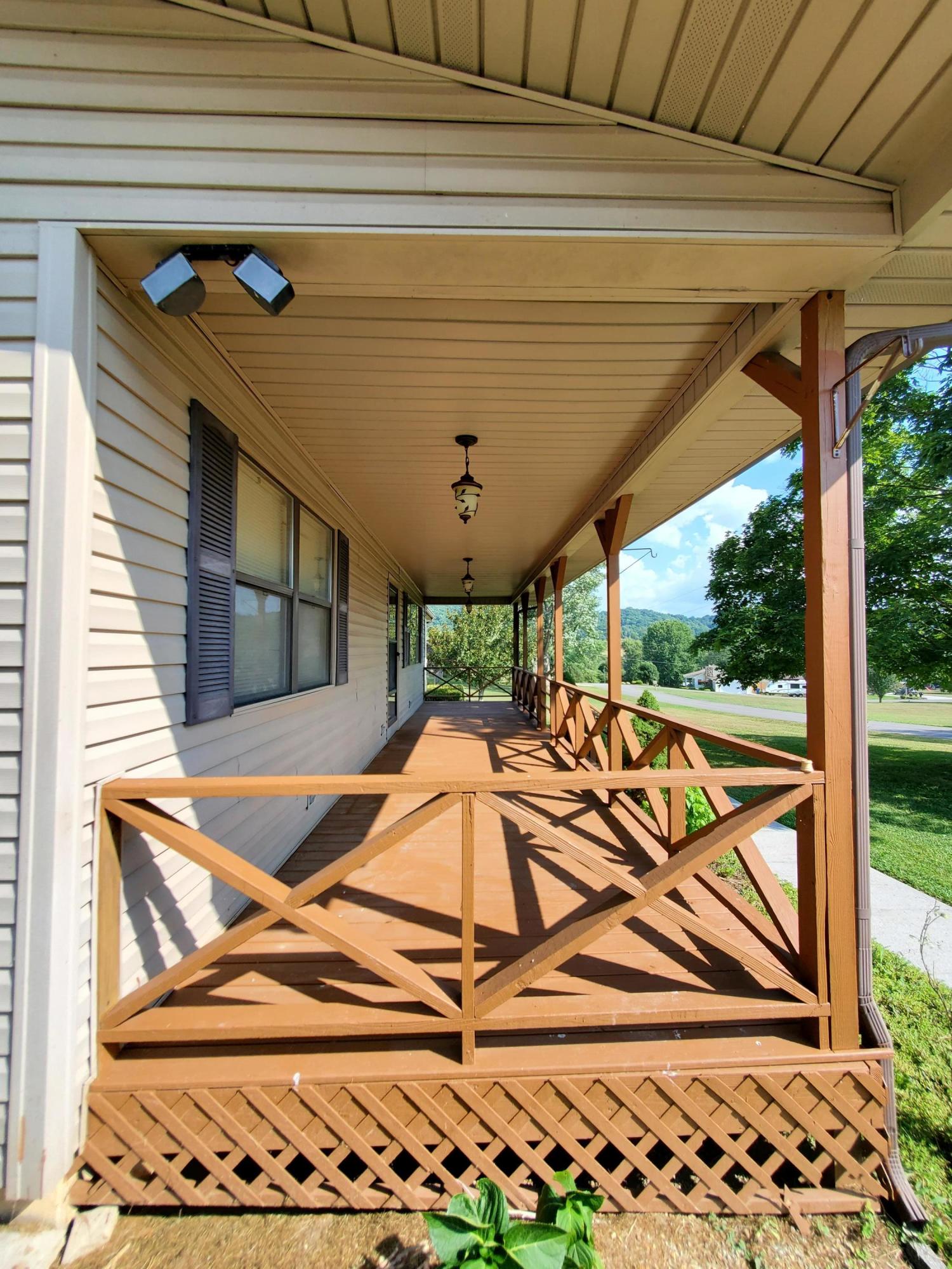 210 Sportsman Road Andersonville, TN 37705 - Photo 14 of 40 Front porch