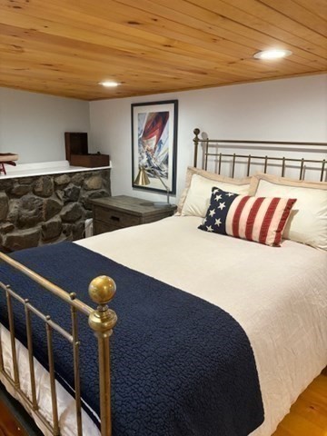 7 Lee Street, Unit 1 Marblehead, MA 01945 - Photo 17 of 32 a bedroom with a bed and a flat screen tv