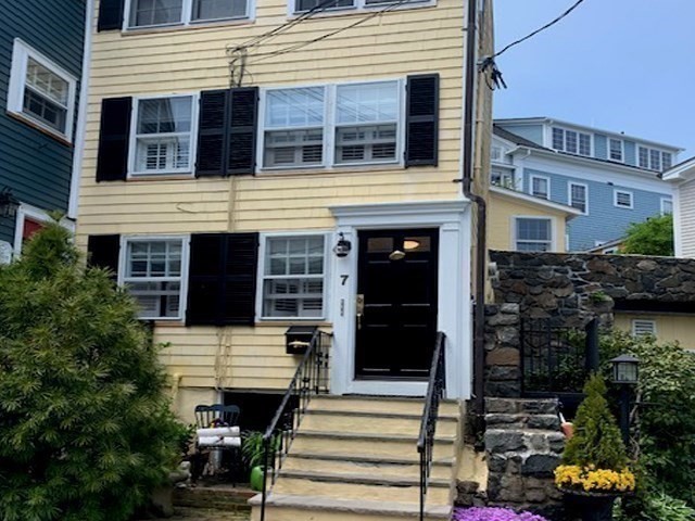 7 Lee Street, Unit 1 Marblehead, MA 01945 - Photo 4 of 32 a front view of a house with a yard