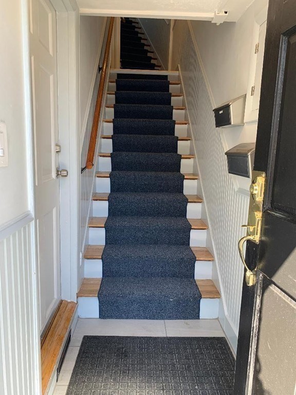 7 Lee Street, Unit 1 Marblehead, MA 01945 - Photo 5 of 32 a view of entryway