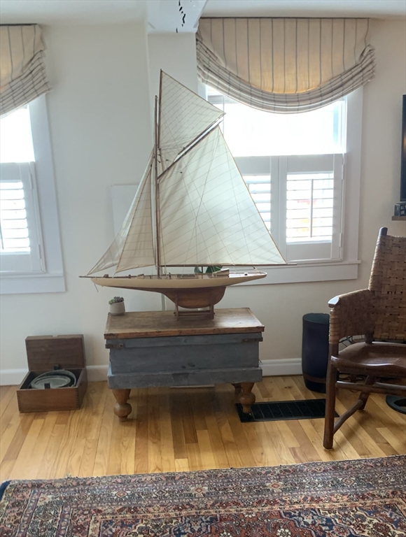 7 Lee Street, Unit 1 Marblehead, MA 01945 - Photo 9 of 32 a living room with a couch