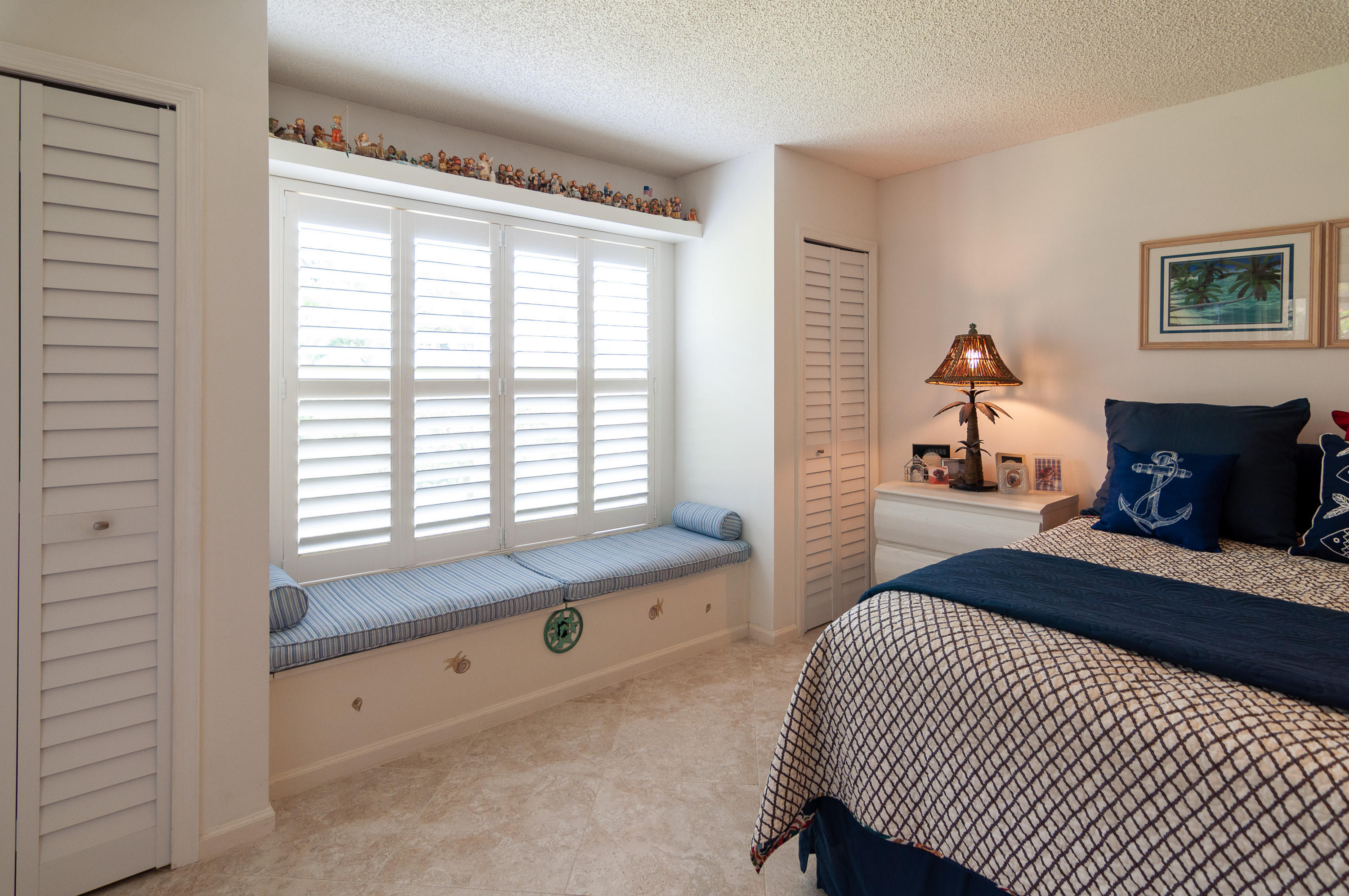 4161 U.S. Highway 1, Unit E2 Jupiter, FL 33477 - Photo 17 of 37 a bedroom with a bed and a window