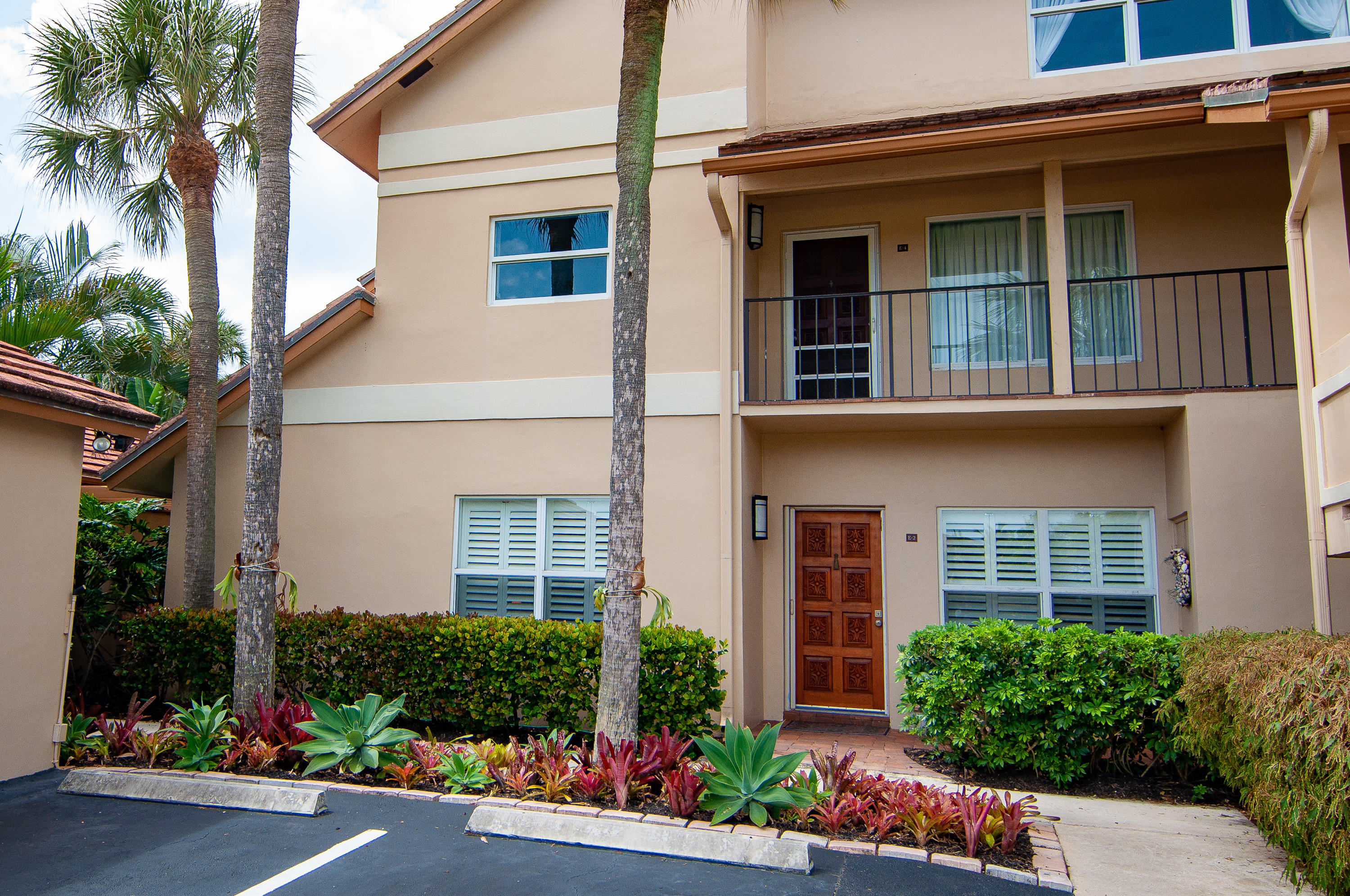 4161 U.S. Highway 1, Unit E2 Jupiter, FL 33477 - Photo 3 of 37 a view of a potted plants in front of a house