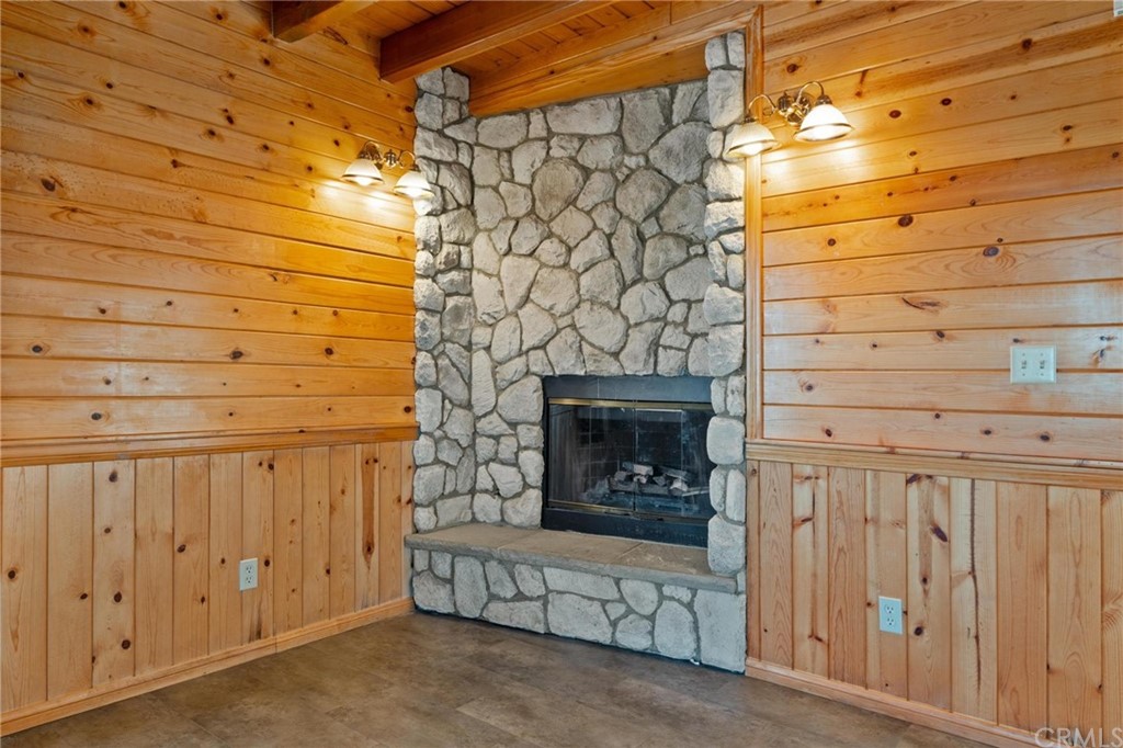 24071 Fern Glen Road Crestline, CA 92325 - Photo 5 of 29