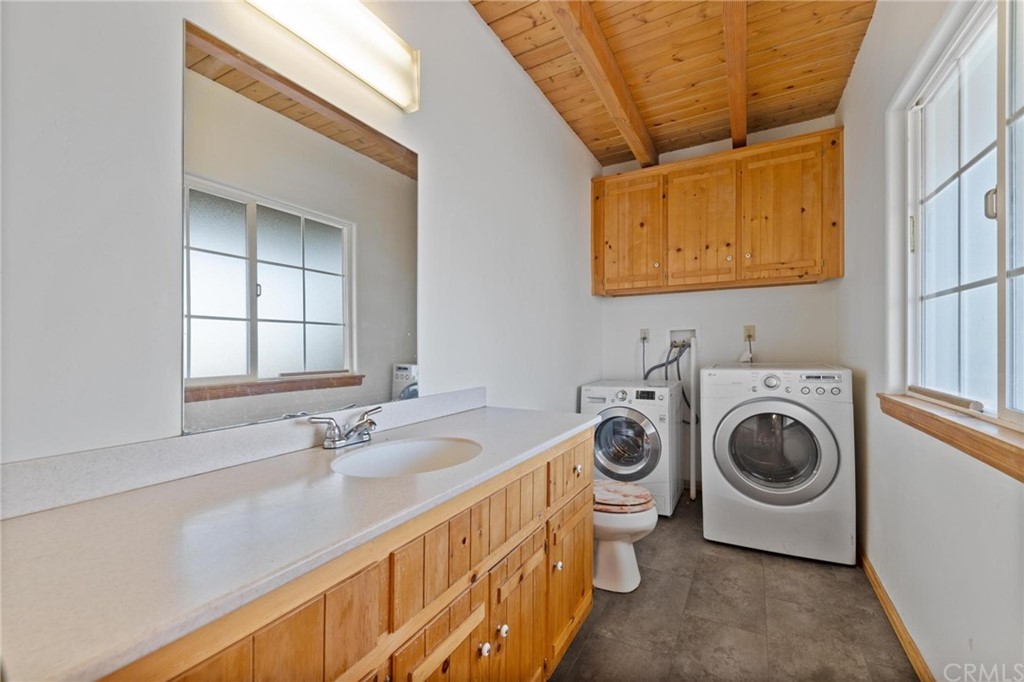 24071 Fern Glen Road Crestline, CA 92325 - Photo 6 of 29