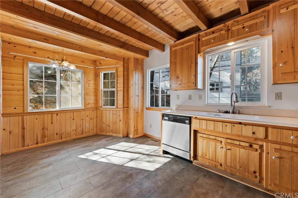 24071 Fern Glen Road Crestline, CA 92325 - Photo 8 of 29