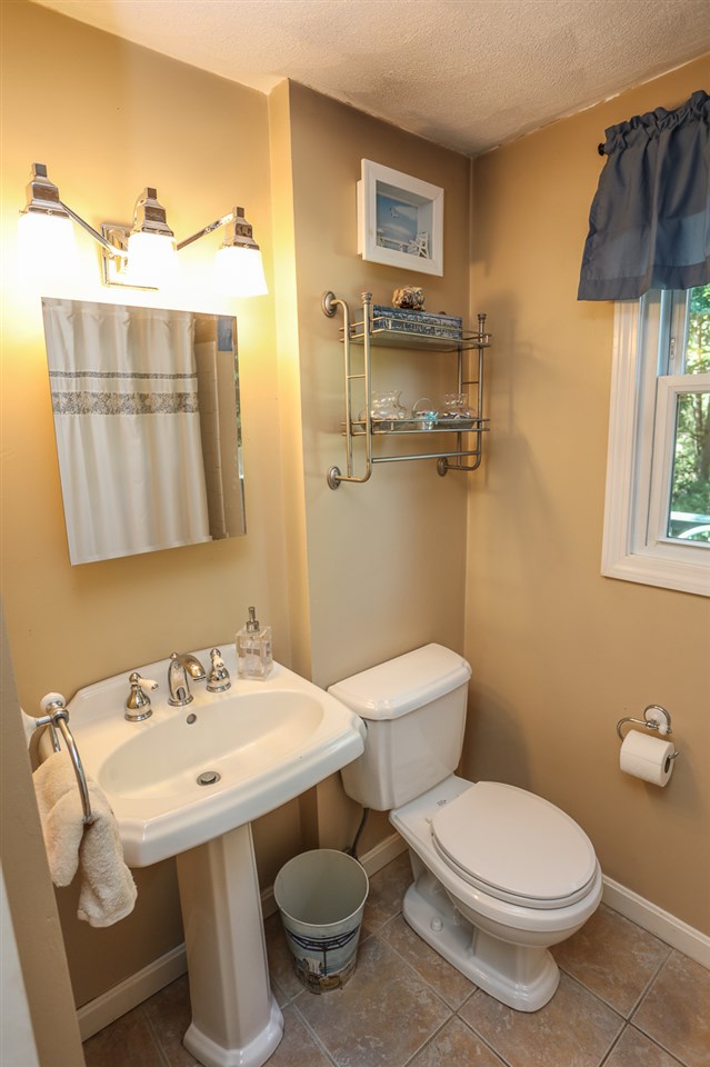 36 Robinhood Road Nashua, NH 03062 - Photo 14 of 38 Gallery Image 14