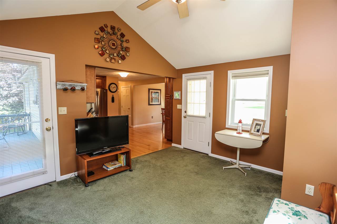 36 Robinhood Road Nashua, NH 03062 - Photo 6 of 38 Gallery Image 6