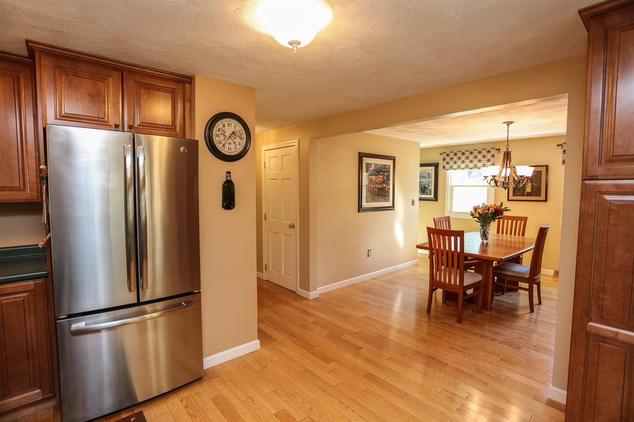 36 Robinhood Road Nashua, NH 03062 - Photo 10 of 38 Gallery Image 10