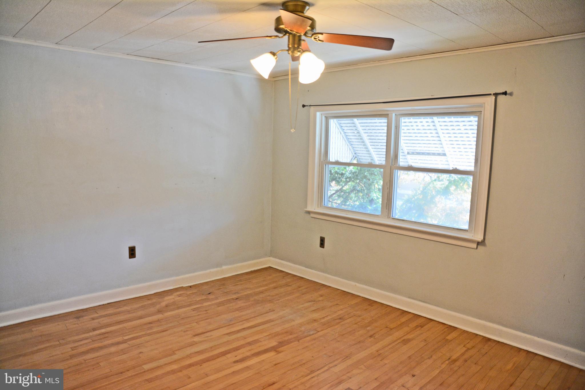 729 George Street Lancaster, PA 17603 - Photo 12 of 21 Front Bedroom