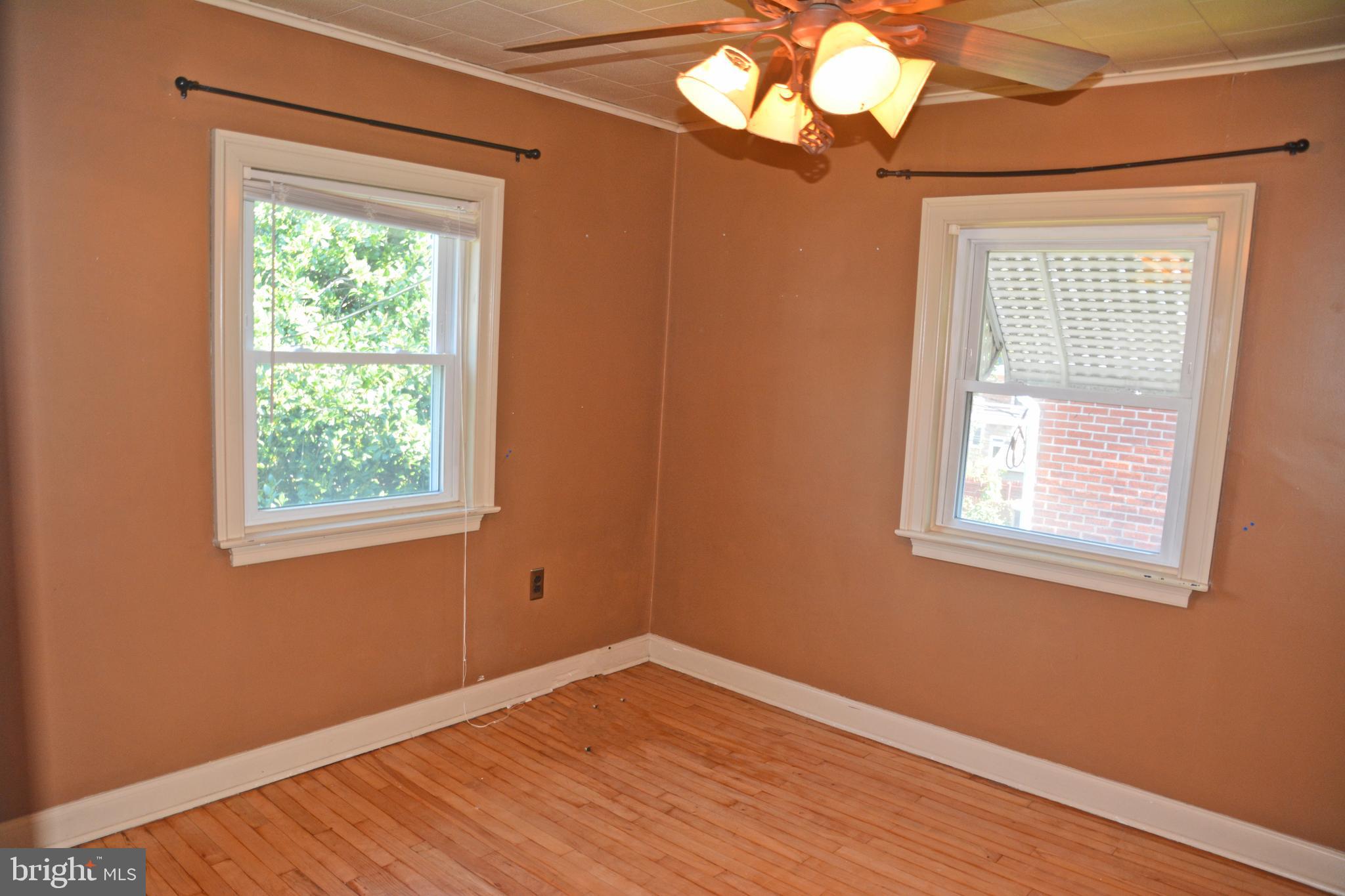 729 George Street Lancaster, PA 17603 - Photo 14 of 21 Back Bedroom