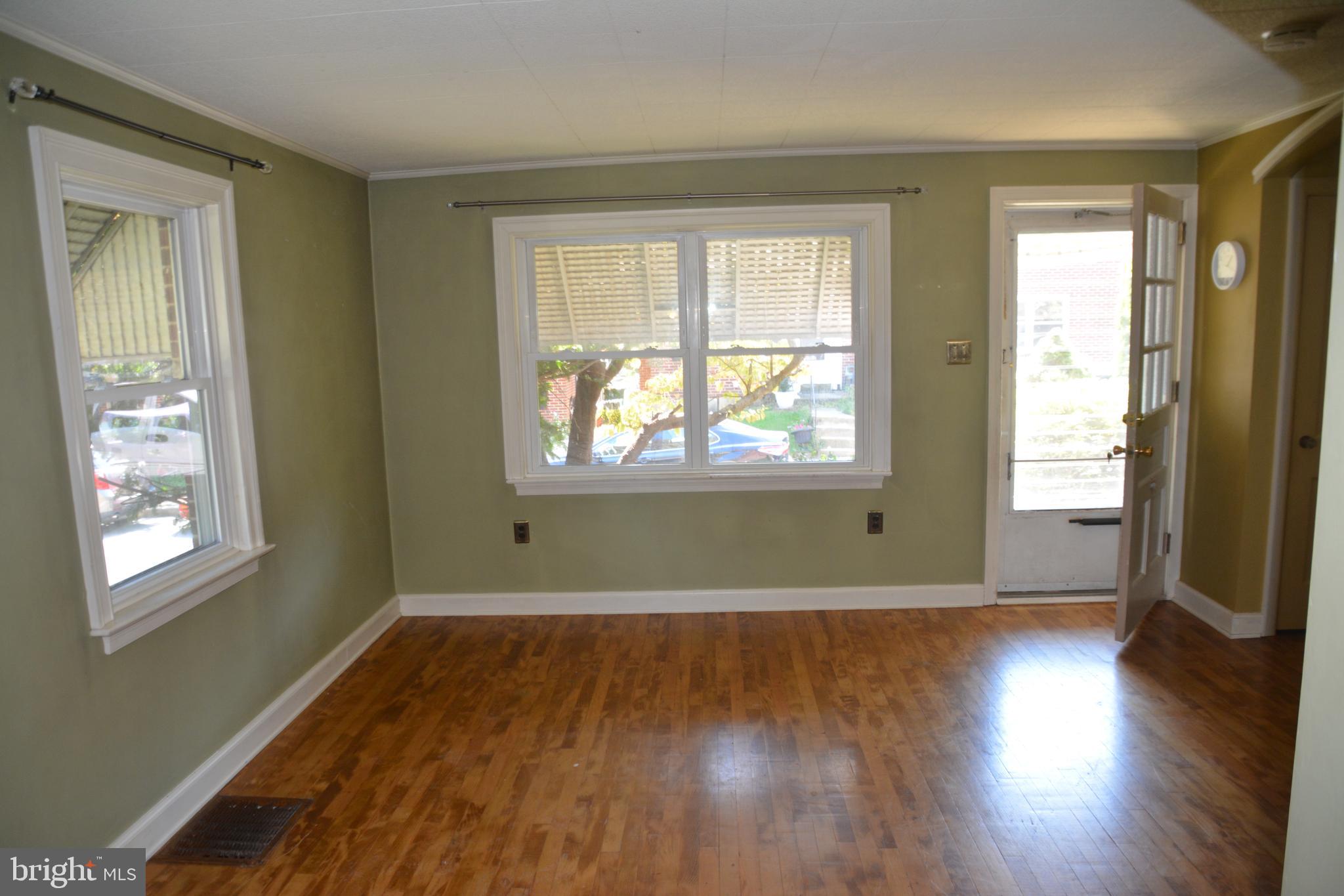729 George Street Lancaster, PA 17603 - Photo 4 of 21 Living Room from Dining Room