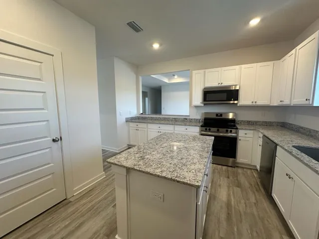 $2,400 | 494 Arrowwood Boulevard, Freeport, FL 32439