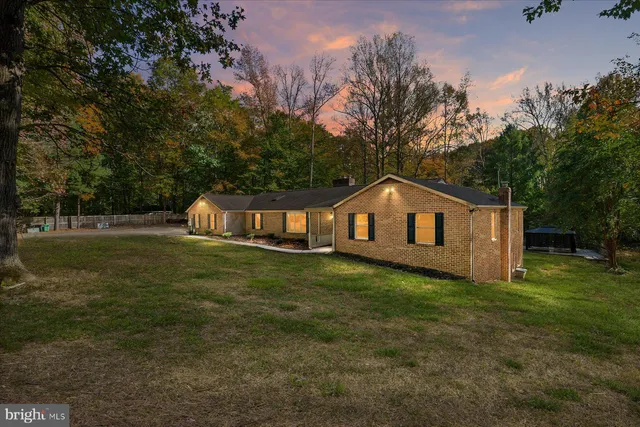 a view of outdoor space and garden