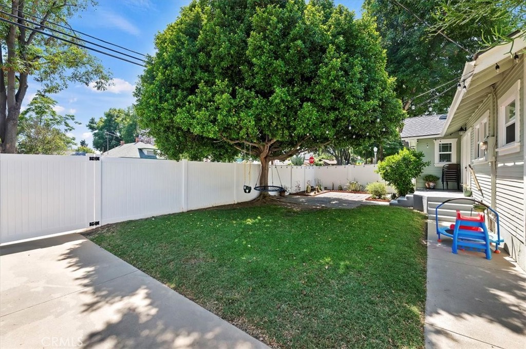 3398 Locust Street Riverside, CA 92501 - Photo 25 of 33 a view of a backyard with a garden and plants