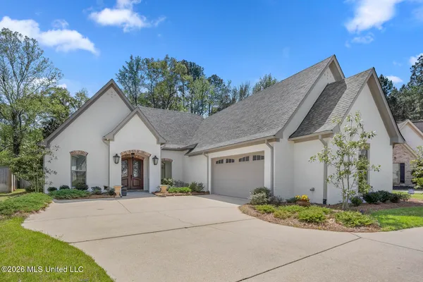 $723,000 | 711 Chickasaw Drive South, Flowood, MS 39232