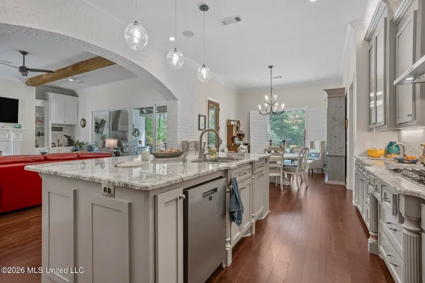 $723,000 | 711 Chickasaw Drive South, Flowood, MS 39232