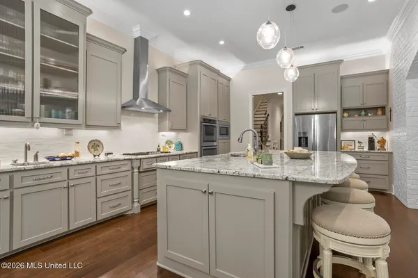 $723,000 | 711 Chickasaw Drive South, Flowood, MS 39232