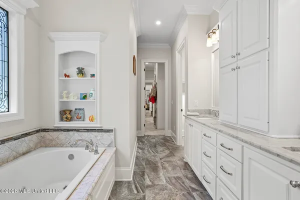 $723,000 | 711 Chickasaw Drive South, Flowood, MS 39232