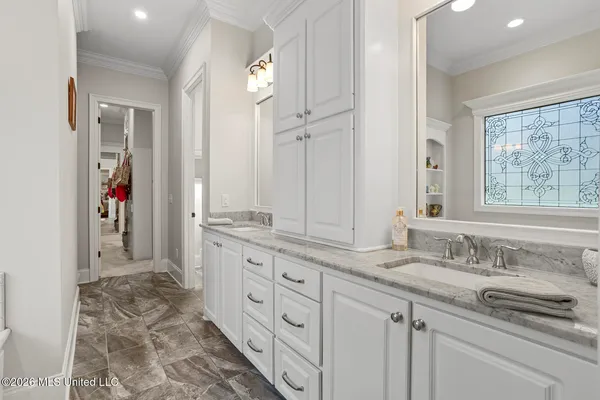 $723,000 | 711 Chickasaw Drive South, Flowood, MS 39232