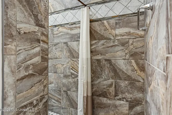 $723,000 | 711 Chickasaw Drive South, Flowood, MS 39232