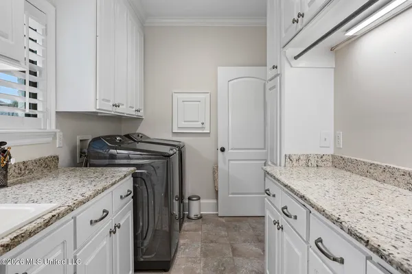 $723,000 | 711 Chickasaw Drive South, Flowood, MS 39232