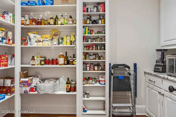 $723,000 | 711 Chickasaw Drive South, Flowood, MS 39232