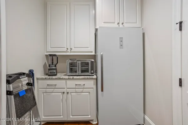 $723,000 | 711 Chickasaw Drive South, Flowood, MS 39232