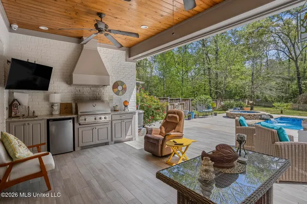 $723,000 | 711 Chickasaw Drive South, Flowood, MS 39232