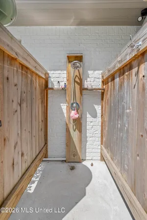 $723,000 | 711 Chickasaw Drive South, Flowood, MS 39232