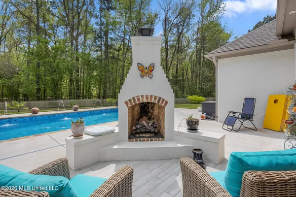 $723,000 | 711 Chickasaw Drive South, Flowood, MS 39232