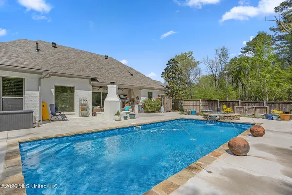 $723,000 | 711 Chickasaw Drive South, Flowood, MS 39232