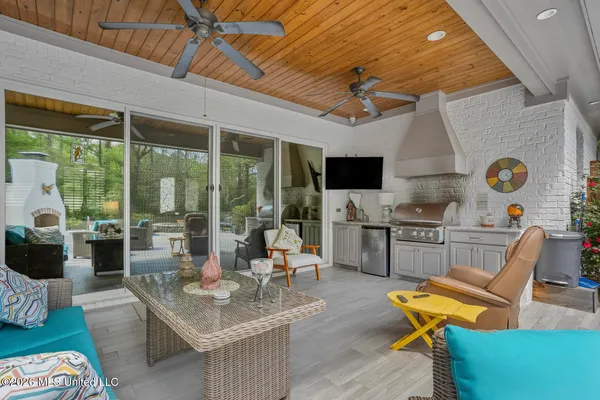 $723,000 | 711 Chickasaw Drive South, Flowood, MS 39232