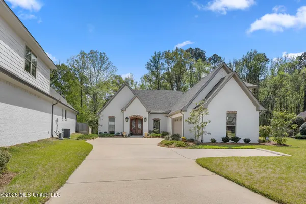 $723,000 | 711 Chickasaw Drive South, Flowood, MS 39232