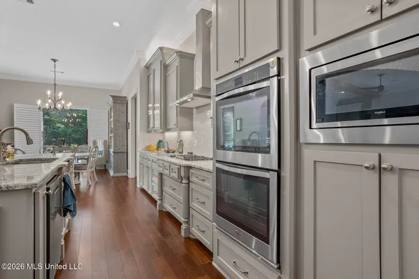 $723,000 | 711 Chickasaw Drive South, Flowood, MS 39232