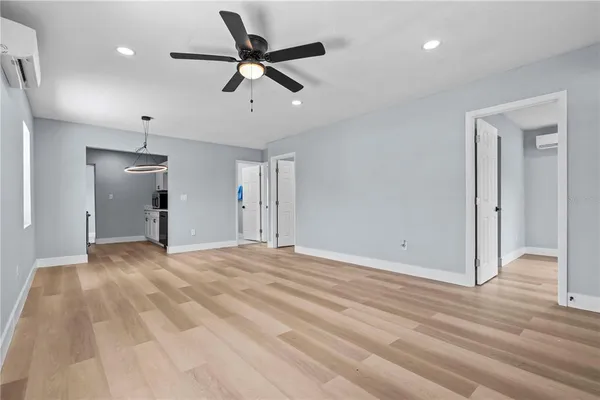 a view of a livingroom with a ceiling fan