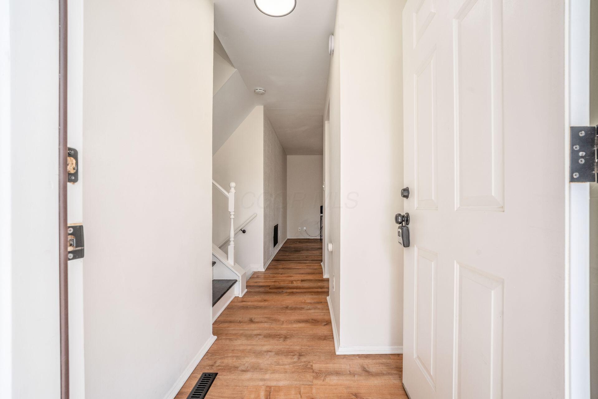 3464 Brazzaville Road Westerville, OH 43081 - Photo 11 of 46 Entry-1