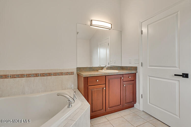 19 Russell Court Matawan, NJ 07747 - Photo 18 of 29 a bathroom with a tub sink and mirror