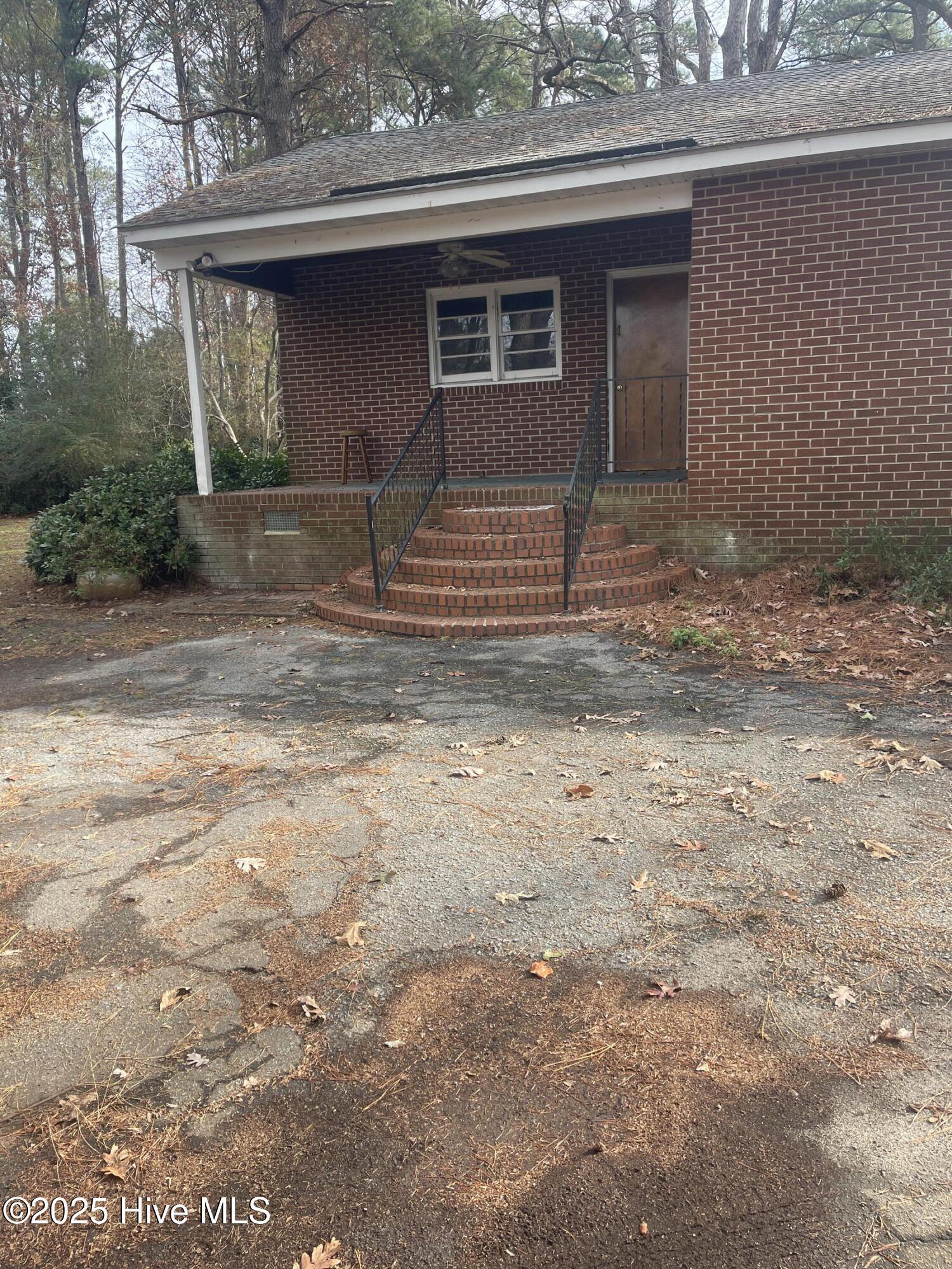 5134 Greenpine Road Farmville, NC 27828 - Photo 2 of 21 Side entrance