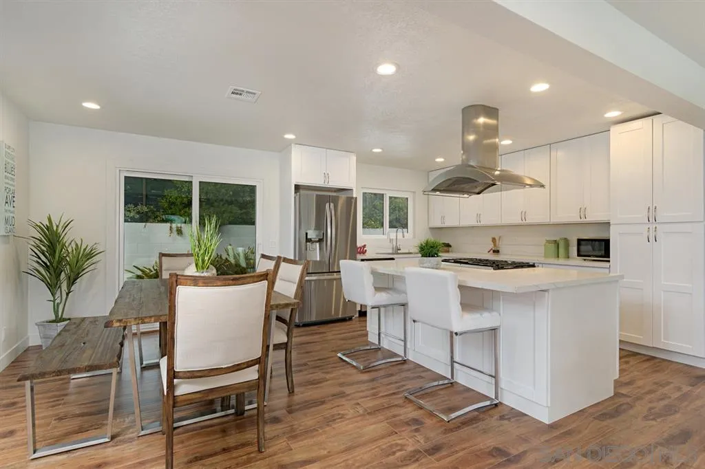 5505 Moonlight Lane La Jolla, CA 92037 - Photo 15 of 25 Gallery Image 15