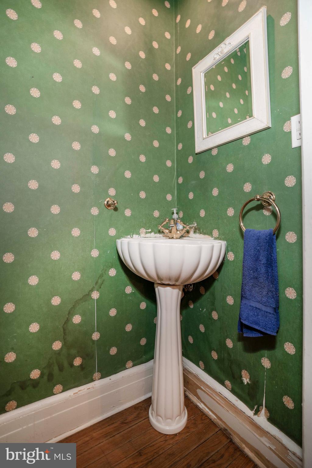 726 Nottingham Road Wilmington, DE 19805 - Photo 35 of 67 First floor powder room featuring pedestal sink