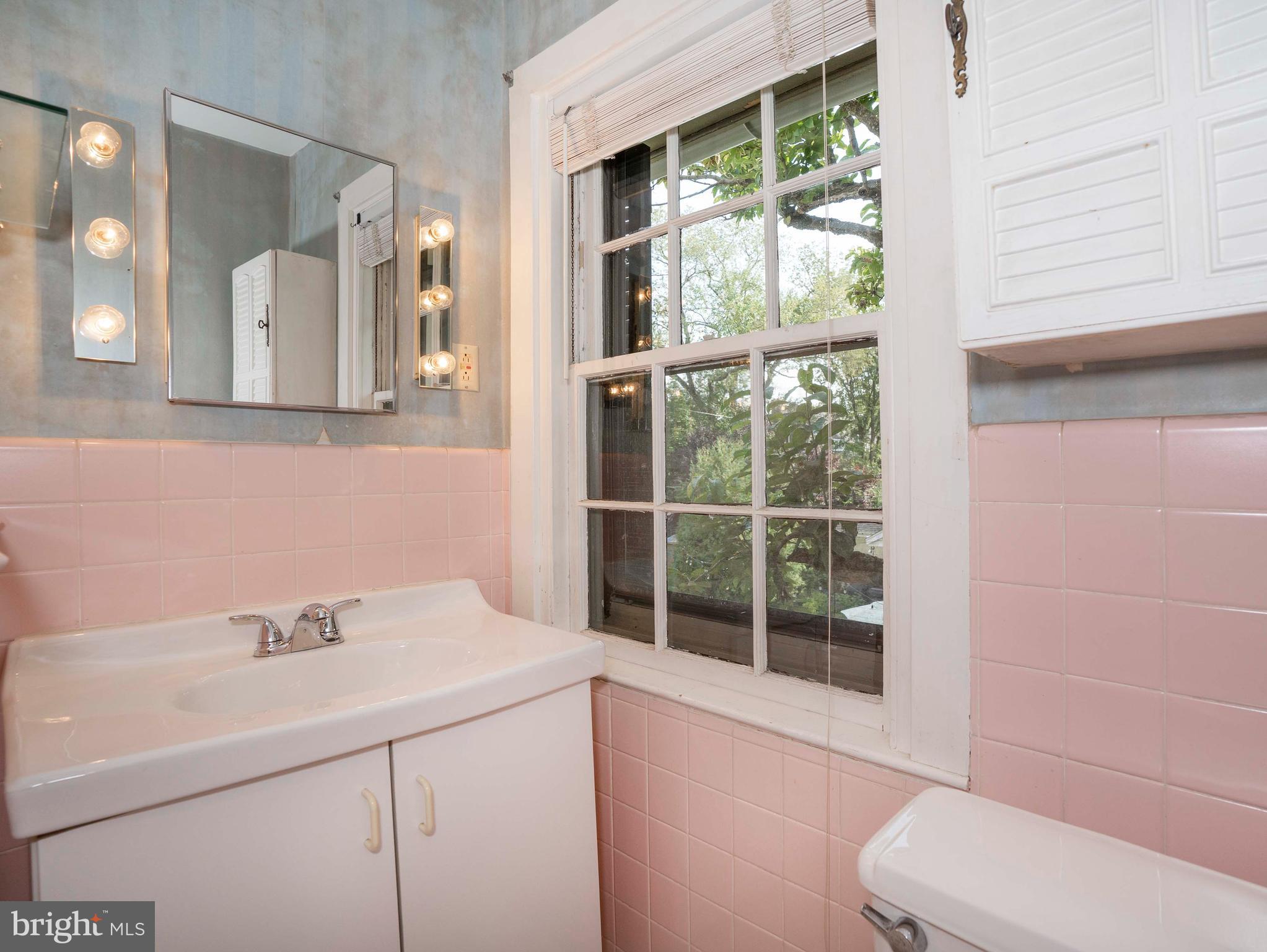 726 Nottingham Road Wilmington, DE 19805 - Photo 41 of 67 Tiled bathroom on second floor