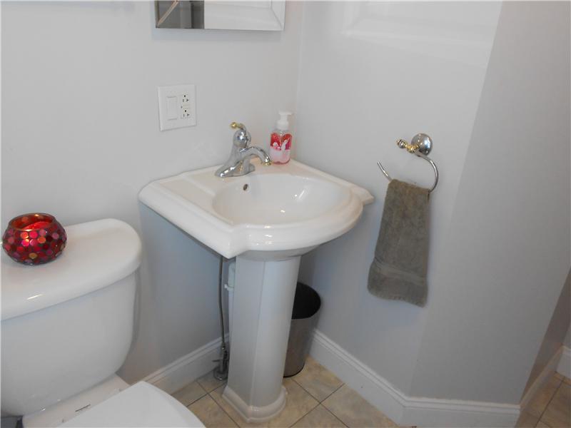 352 Ridge Avenue Canonsburg, PA 15317 - Photo 16 of 21 Full Bath.