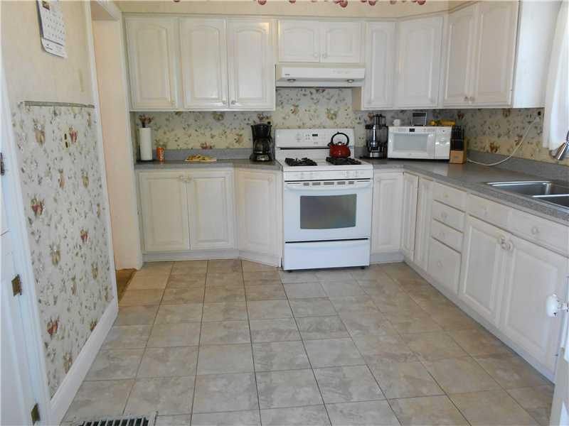 352 Ridge Avenue Canonsburg, PA 15317 - Photo 9 of 21 Kitchen.