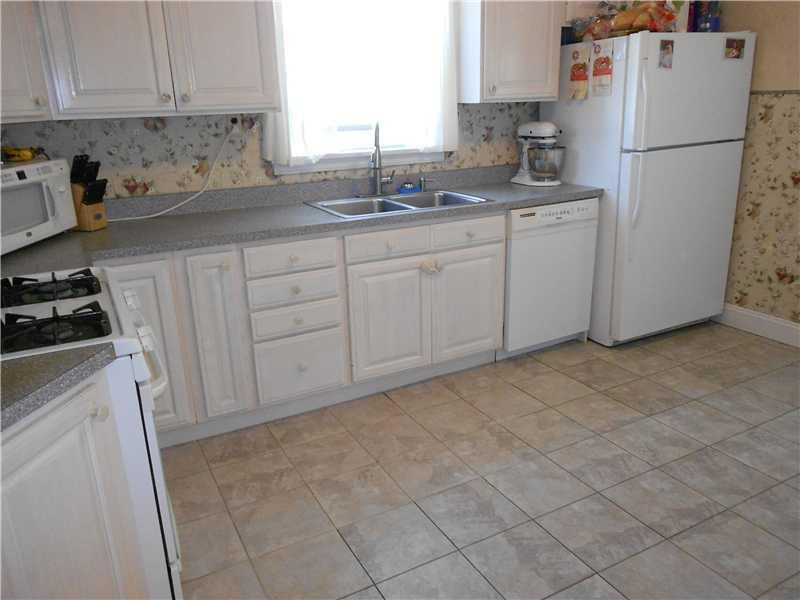 352 Ridge Avenue Canonsburg, PA 15317 - Photo 10 of 21 Kitchen.