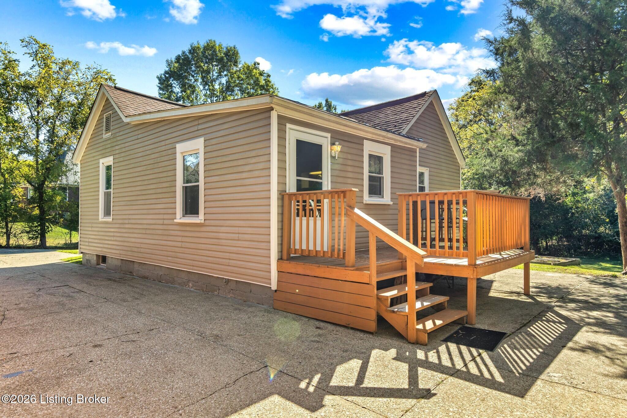 4616 Curve Hill Road Louisville, KY 40299 - Photo 6 of 39 Back Right