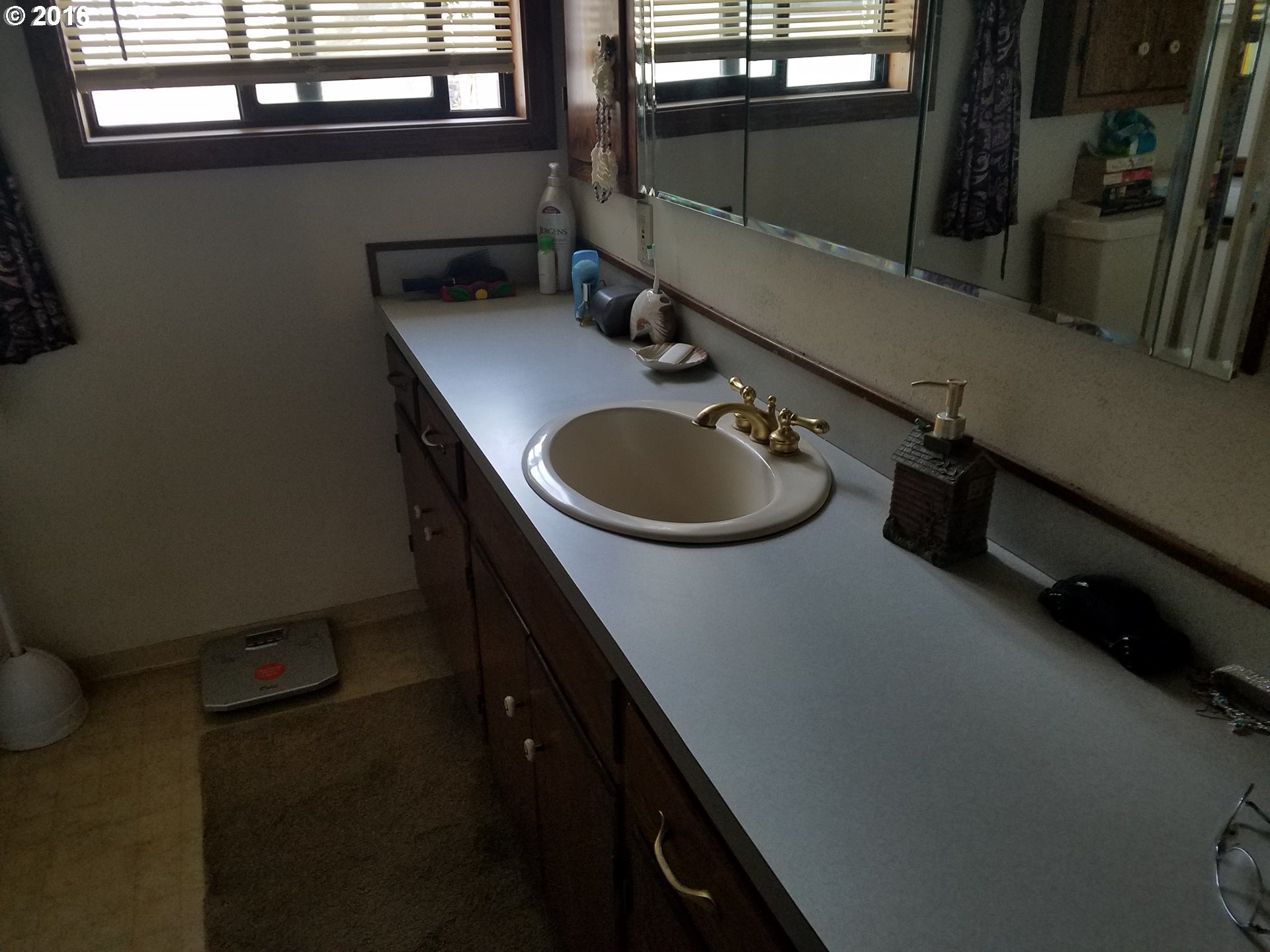1807 Southwest Goodwin Place Pendleton, OR 97801 - Photo 11 of 24 a bathroom with a sink and a mirror