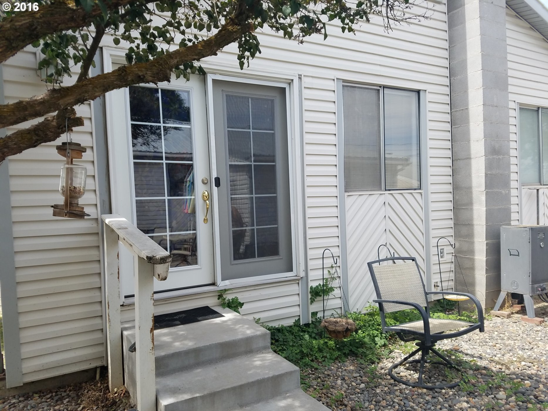 1807 Southwest Goodwin Place Pendleton, OR 97801 - Photo 5 of 24 a view of front door and potted plants