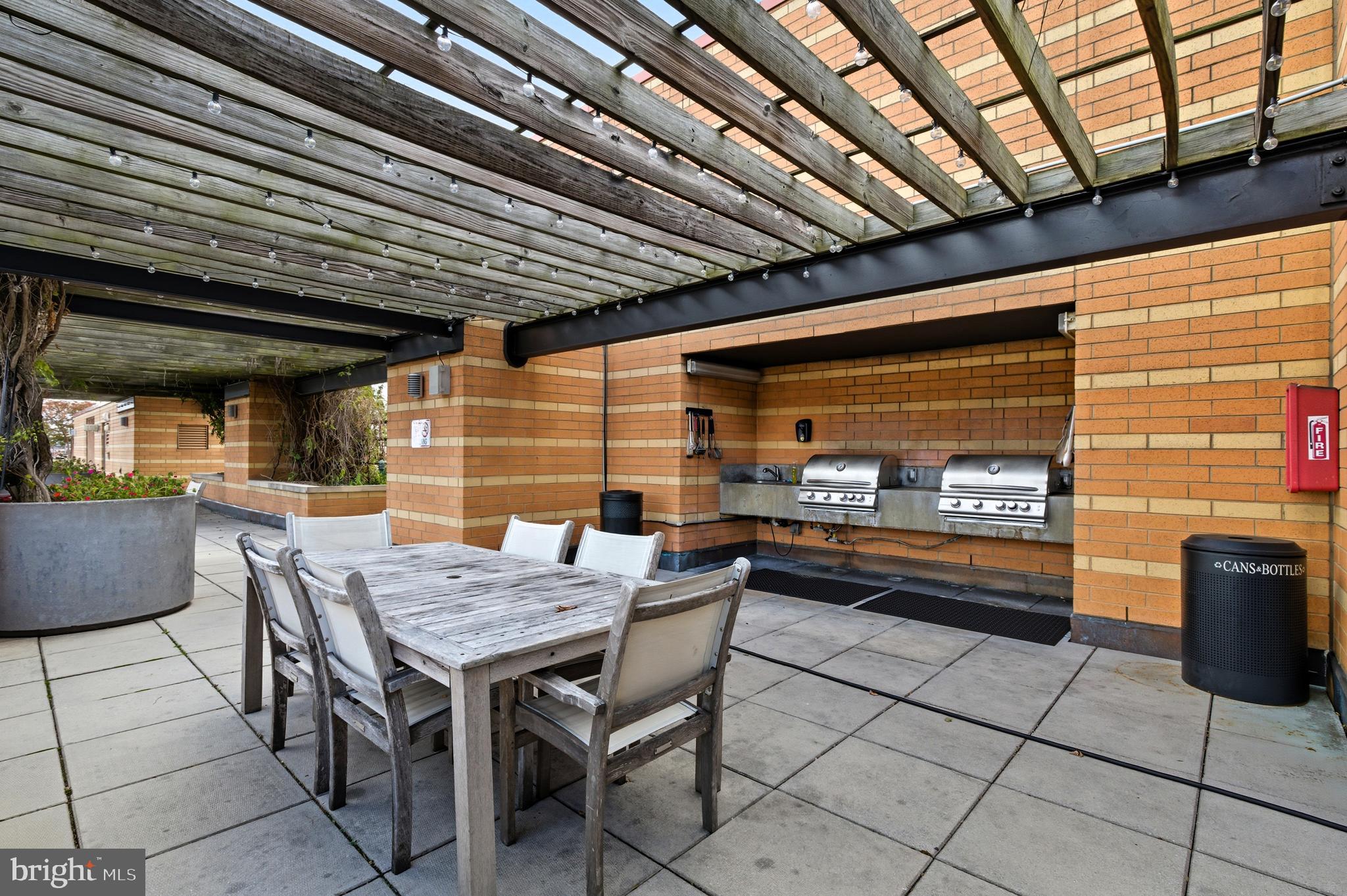 400 Massachusetts Avenue Northwest, Unit 719 Washington, DC 20001 - Photo 34 of 38 a outdoor dining space with furniture