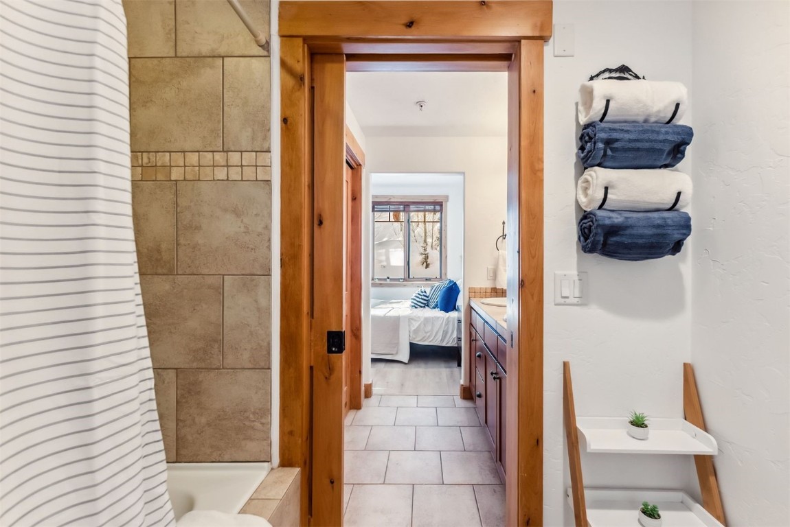 35 Tip Top Trail, Unit 6500 Keystone, CO 80435 - Photo 20 of 47 a en suite bathroom with a sink and a shower